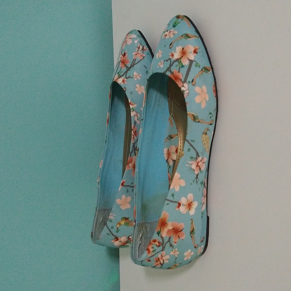 Gorgeous Floral Pointed-Toe Flats